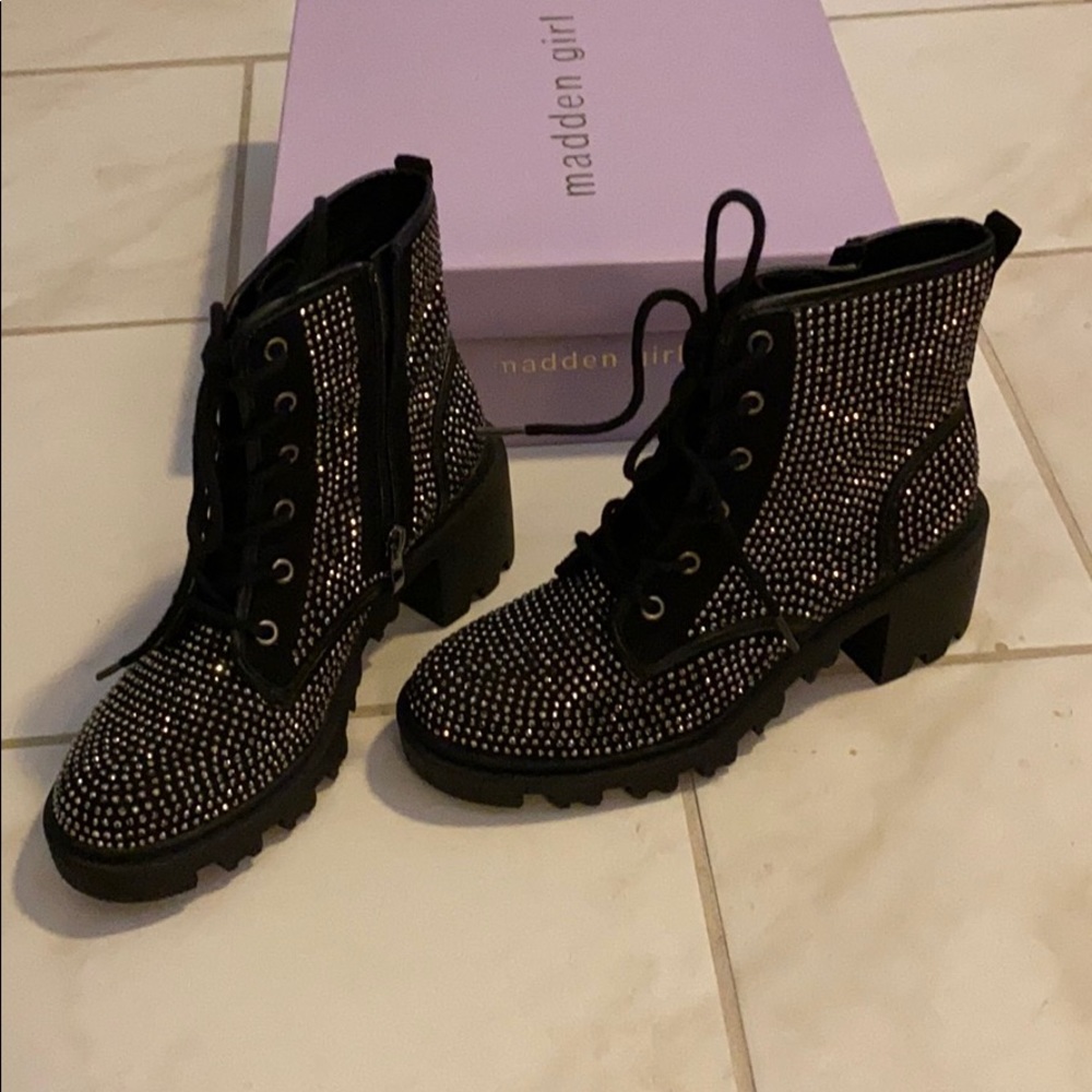 Madden girl Dymond Black boot 7.5. New !